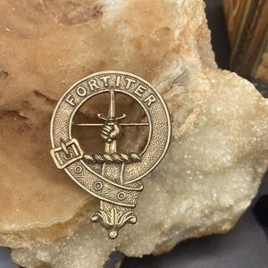 Vintage Clan Mac Alister Agnew signed brooch.